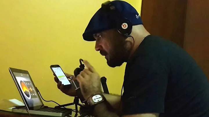 Mario Rafael grabando un spot en el Ipad con el Ga...
