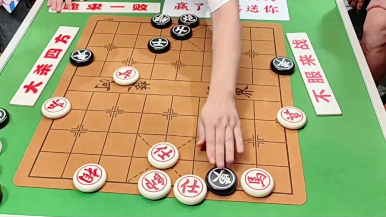 象棋大师孙浩宇的老兵冲到山顶，棋友们大喊和棋了，结局太意外了