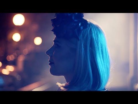 在 YouTube 上观看 ADRIANA - DESTINY (OFFICIAL VIDEO)