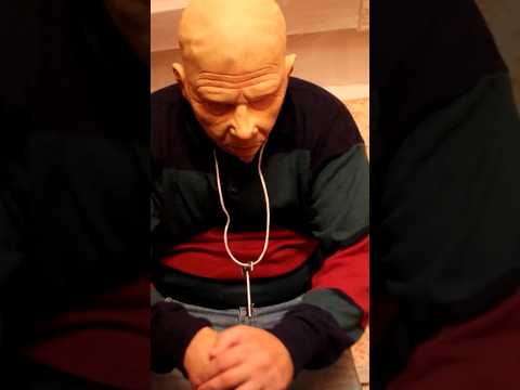ГРЕНДПА СХВАТИЛ МЕНЯ И ПОЛУЧИЛ ПО ЩАМ 😁 #granny #гренни #грендпа