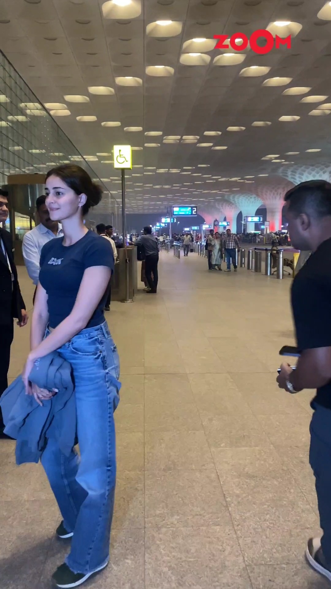 Ananya Panday ROCKS casual airport look ? #ananyapanday #shorts