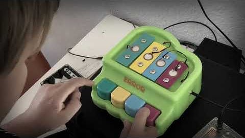 hugo on toy piano in Broken tape simulator