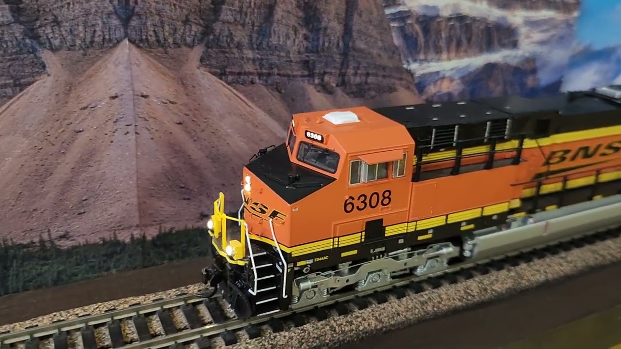 Lovely Broadway Limited 8530 GE ES44AC, BNSF 