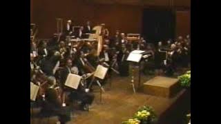 Luciano Pavarotti sings 