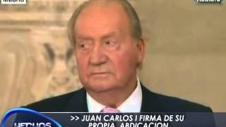 Juan Carlos I realizó la  firma de su propia abdicación