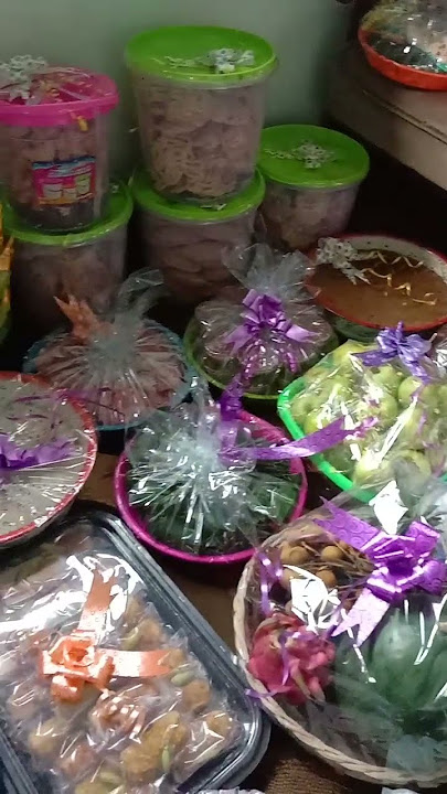 jajanan dan buah-buahan untuk hantaran pernikahan