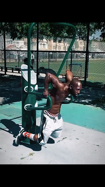 hannibal for king shows how to do a dip correctly. #shorts #davidgoggins #calesthenic #gym #fy