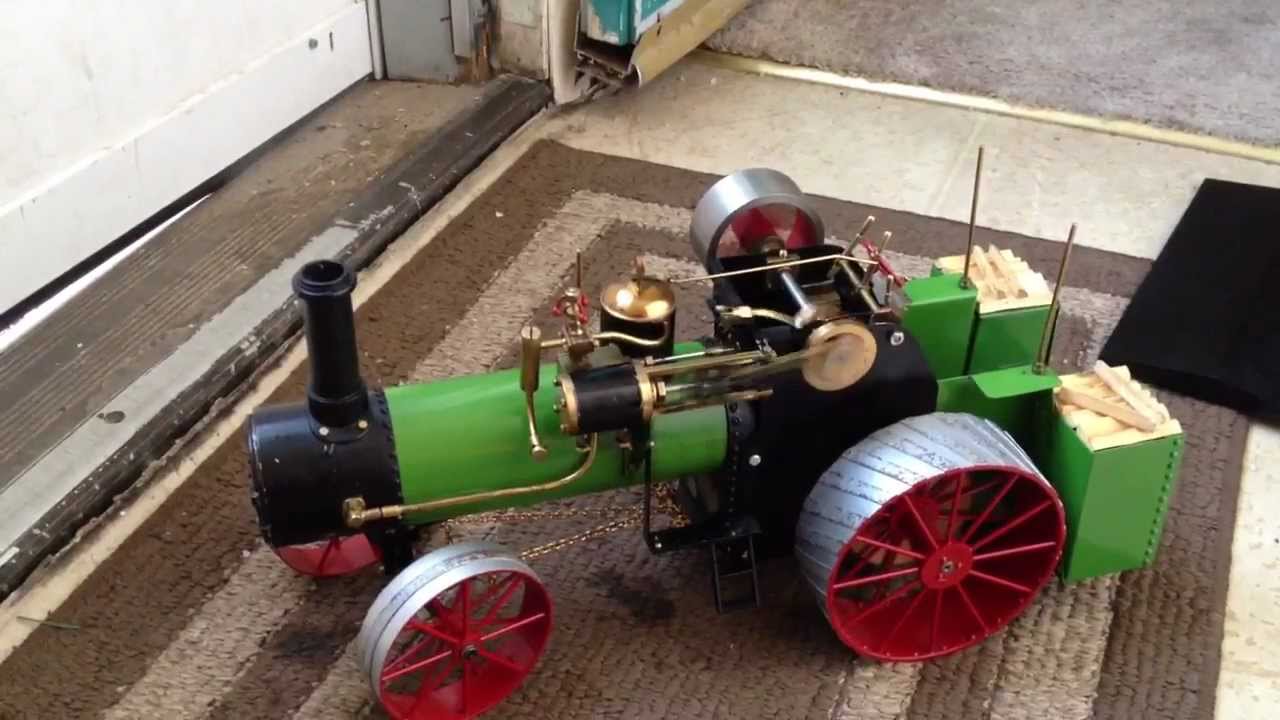 Daniel Redcliff Desnudo Model Steam Tractor