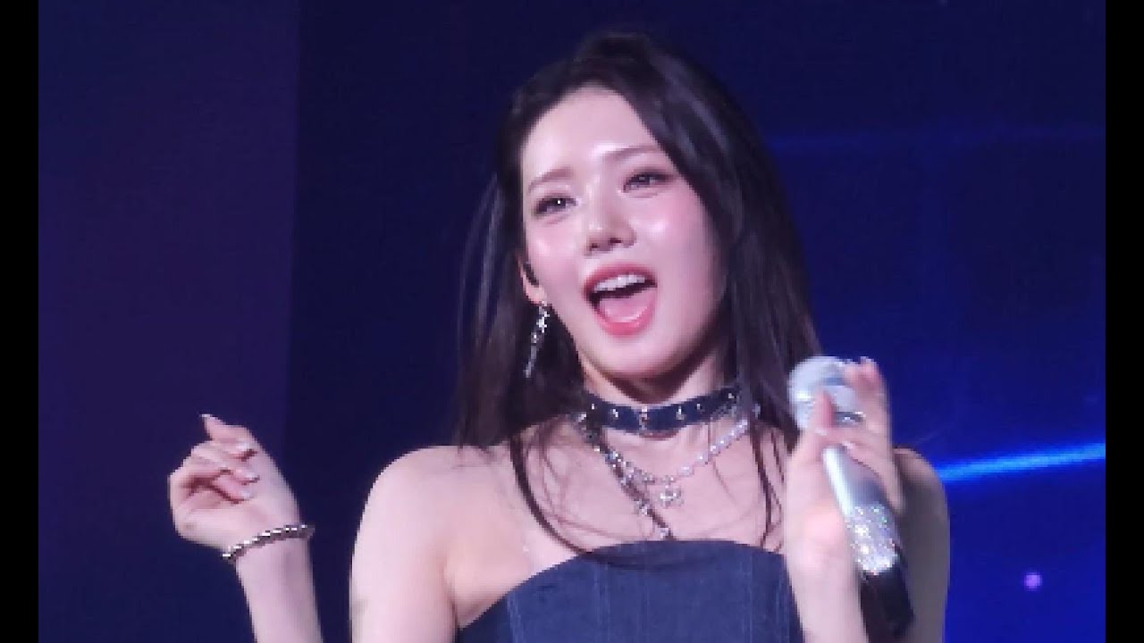 [4K][BABYMONSTER(베이비몬스터) Forever (Rora Fancam) - 250517 Babymonster 1st World Tour in Singapore