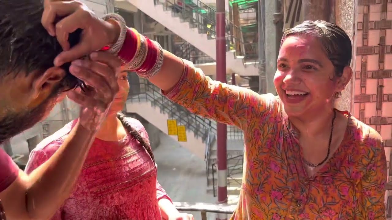 नवविवाहित के रूप में हमारी पहली होली | A Colorful Love Story l  #holi #holispecial #indianfestivals