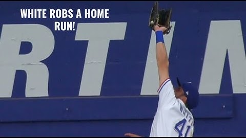 Eli White Makes an UNBELIEVABLE Catch!