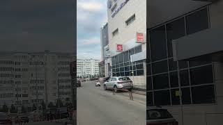 A Delivery Robot Caused This Entire Traffic Jam 😳