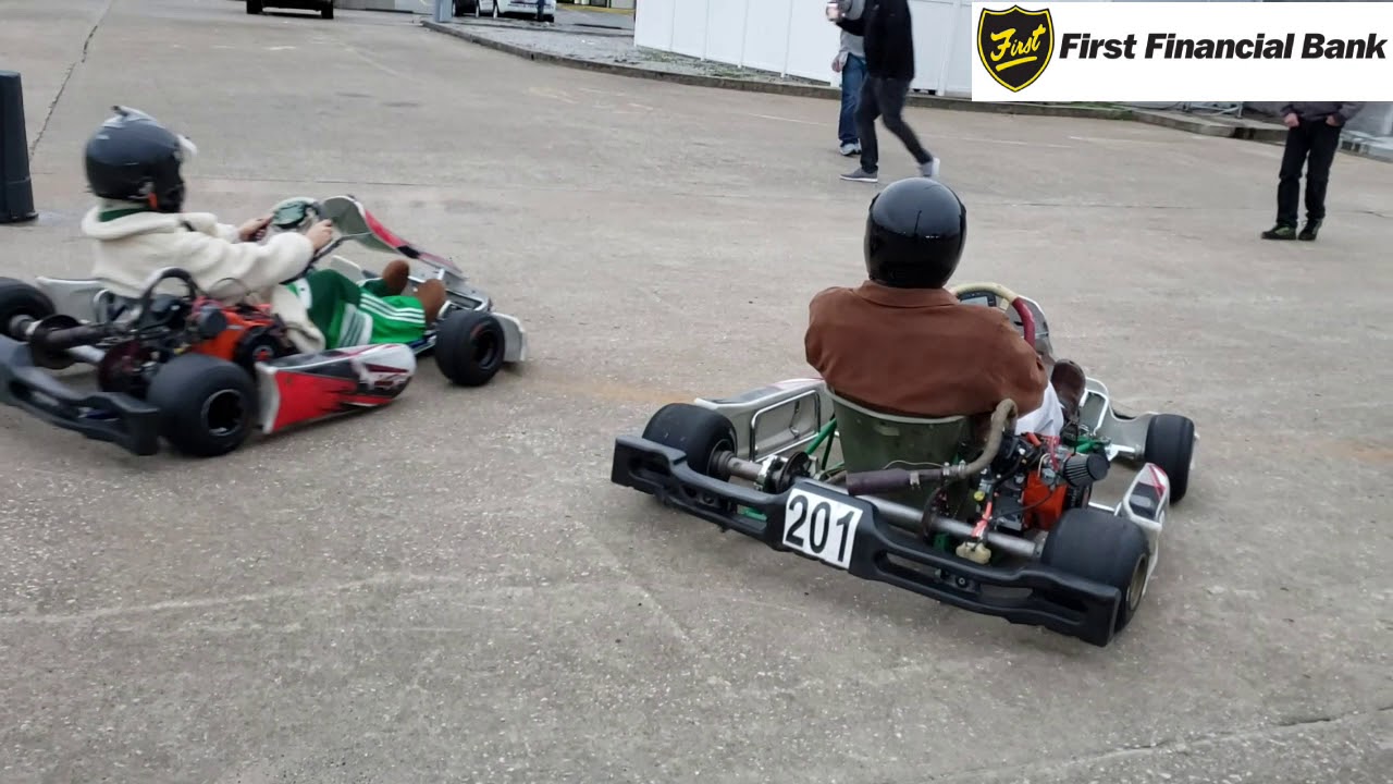 Bill Booth Races Angela Ruch - YouTube