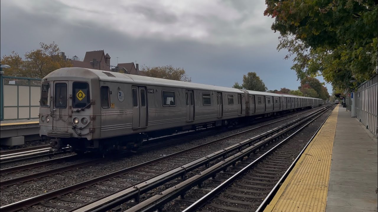 BMT Brighton Line: (B) (Q) Express and (Q) Local Trains @ Avenue U (R46 ...