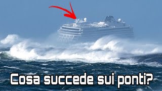 Nave Da Crociera In Una Tempesta Di 12 Punti!