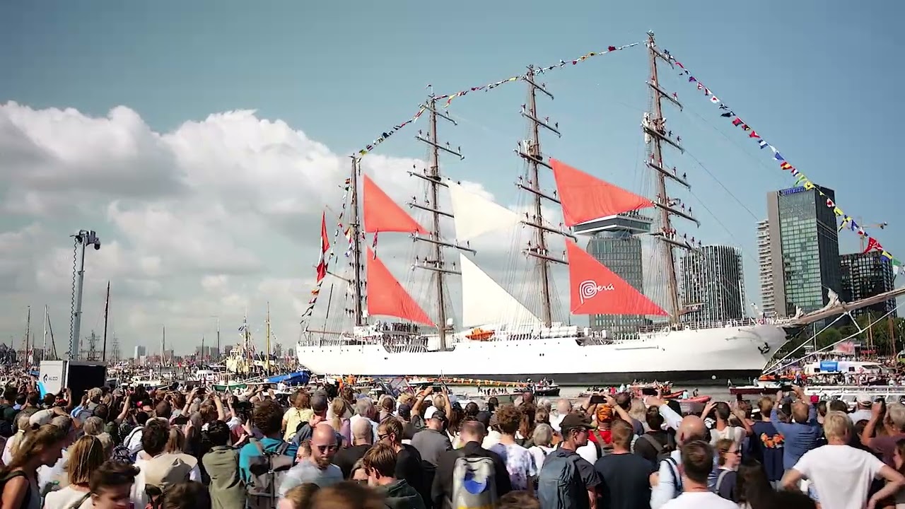 SAIL boulevard 2025 Amsterdam, SIRUI 20 mm anamorphic AF lens on a Lumix S9 Lmount APS-C mode+gimbal