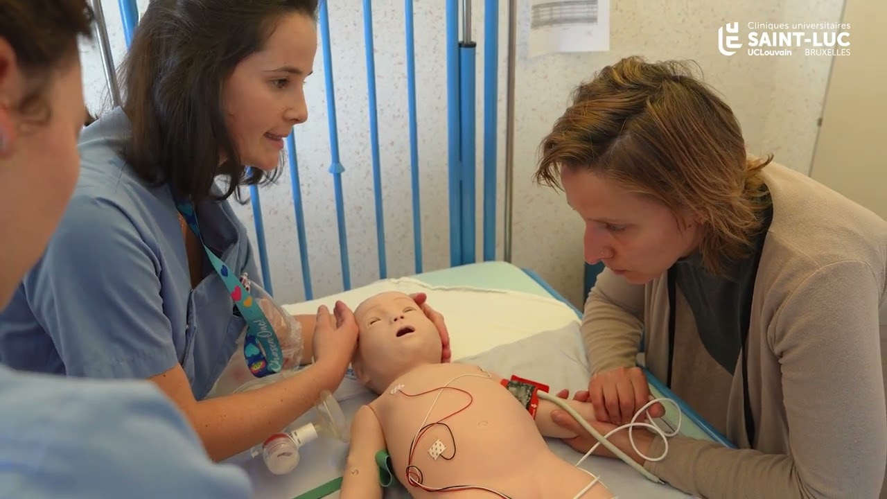 Apprendre à gérer la présence des parents lors de soins critiques donnés à un enfant