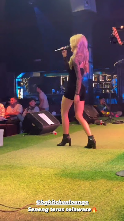 KIKY APRILIA ~ PANTUN JANDA LIVE BG KITCHEN LOUNGE #kikyaprilia #hot #viral #dangdutkoplo #dangdut