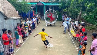 ঘুরন্ত কাঠের গোলকিপারের বাধা পাড়ি দিয়ে গোল দেয়ার চ্যালেঞ্জ। আজব খেলার সেরা চমক দেখুন ?