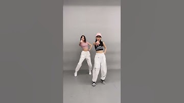 Yuna and Ryujin doing a great twenty trend #itzy #yuna # ryujin #twenty