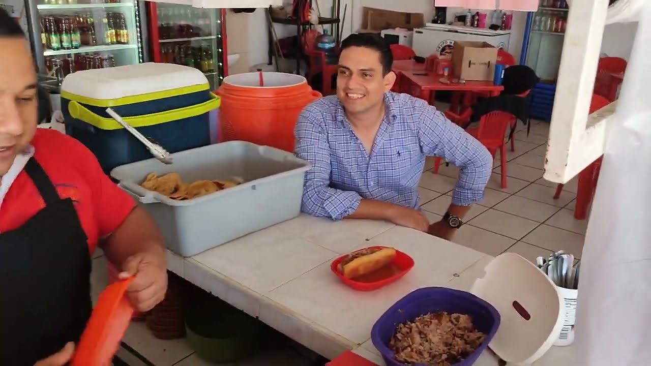 Visitando uno de los mejores restaurantes de tortas ahogadas TONY en