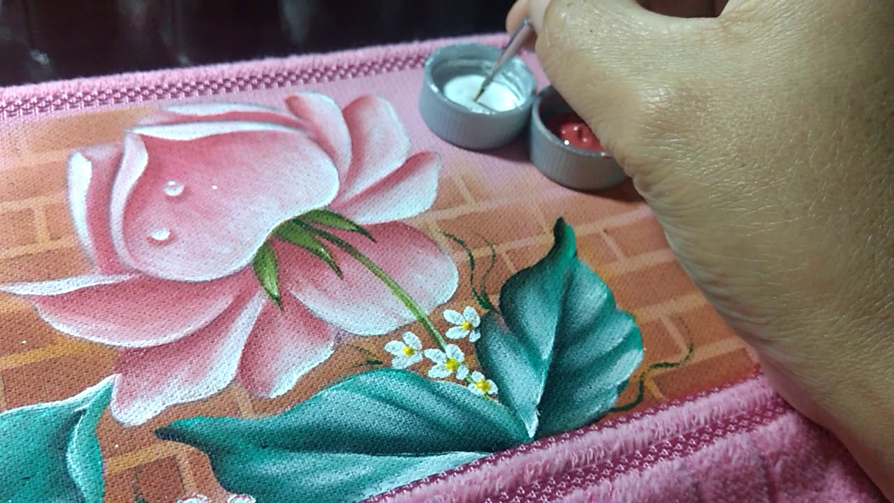O jeito mais simples de se  pintar gotas d'água em folhas e rosas