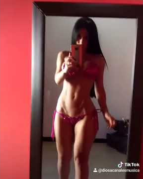DIOSA CANALES EN BIKINI ROSA - VENEZOLANA