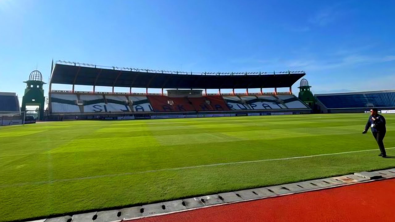 BERKELAS‼️RUMPUT LEBIH MULUS DARI GBK?BEGINI PERAWATAN STADION SIJALAK HARUPAT BANDUNG