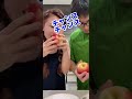 地球人ベイちゃん自慢の歯で皮剥き!