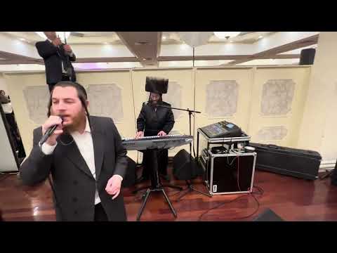 Chaim Green doing a second dance with Shaya Austerliz on keys