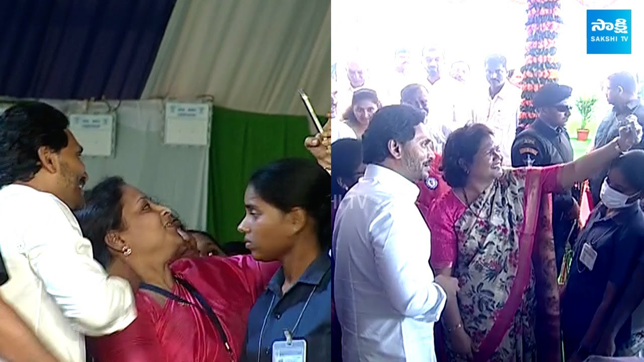 ysrcp-women-leaders-selfie-with-cm-jagan-at-anakapalli-public-meeting