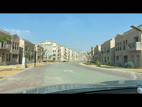 كمبوند جرين سكوير الشارع الرئيسي بين التاون هاوس و الدوبلكس وبدء اعمال التشجير و تجهيز الانترلوك