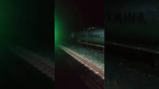 KA Kahuripan bersilang fgn KA Kertajaya di stasiun kroya