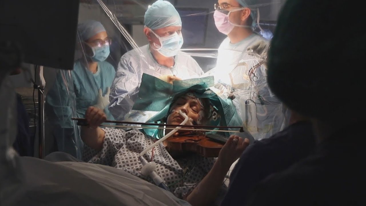 Violinist plays during her own brain surgery YouTube