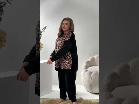 Жіночий велюровий костюм великого розміру 56-70, кофта та штани з манжетами, видео 1