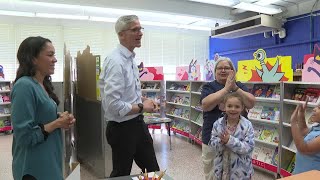Bill and GeNienne help Richmond students choose new books