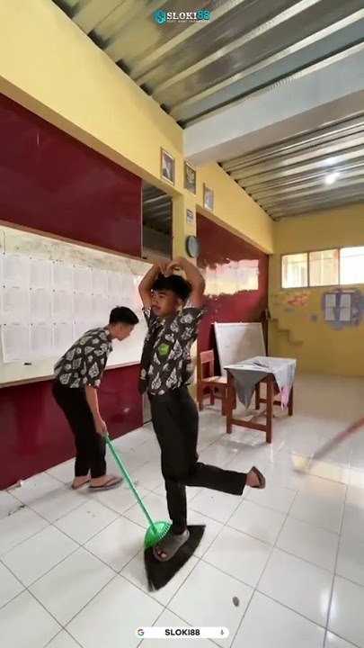 Sejak kapan kotak musik ballerina kumisan 🧔ðŸ˜#shorts #memes #balerina #sloki88 #balet #freeclass
