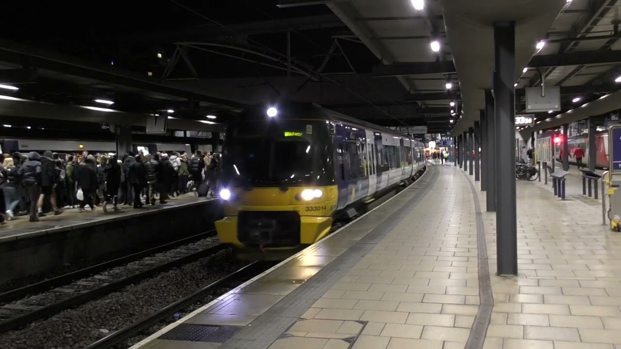 Northern Rail Class 332 Departing Leeds (15/11/22)