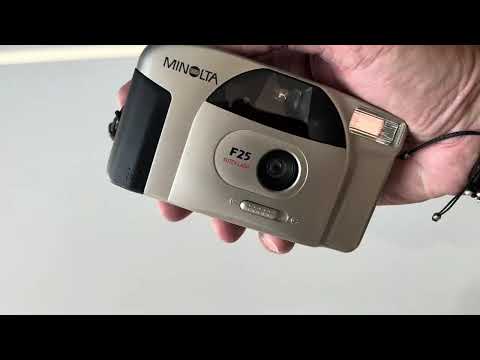 Minolta F25 old retro photo camera 35mm filmroll shooting device autoflash