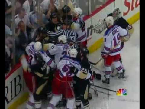 Sean Avery gets in Marc-Andre Fleury's face