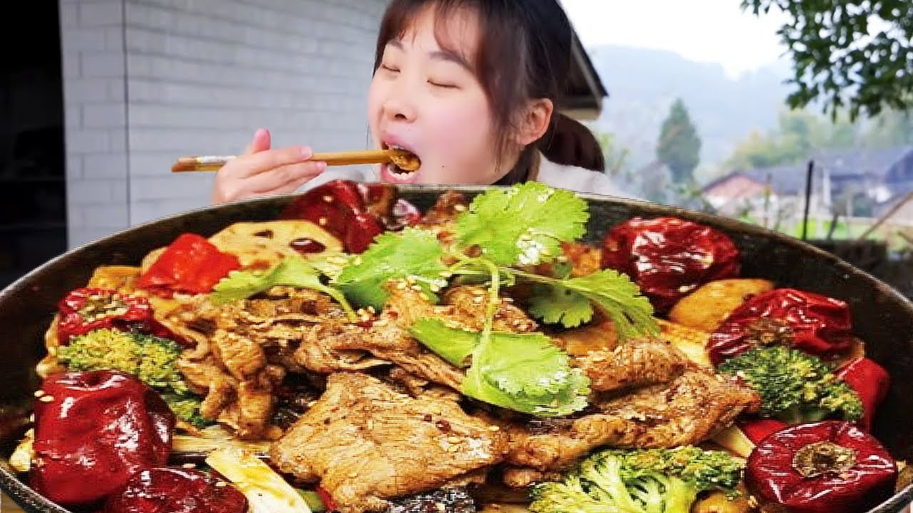 秋妹蕎素搭配十幾種菜，炒個醬香濃鬱的麻辣香鍋，鮮香不辣好解饞【颜美食】