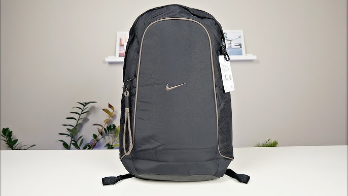 Nike Sportswear Essentials Sling Bag (8L)