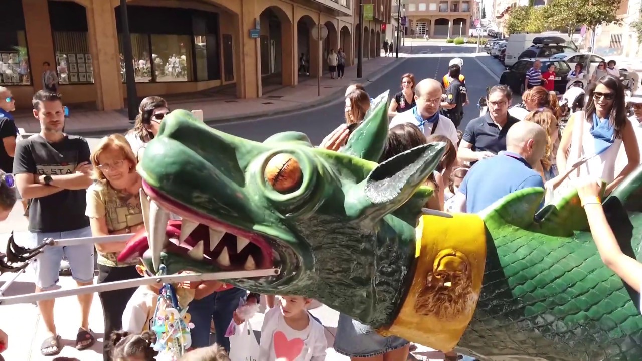 Comparsa de gigantes y cabezudos