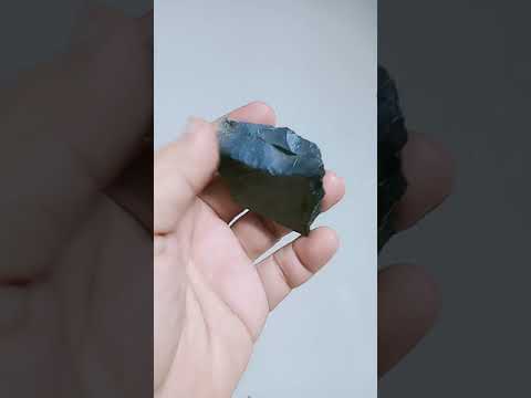 Emang batu bacan hitam bisa berubah?. 