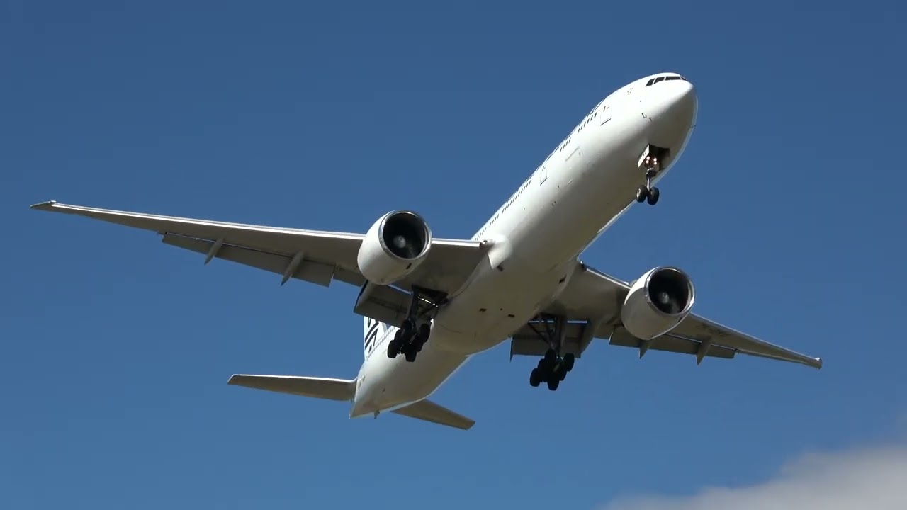 AIR NEW ZEALAND ALL WHITE BOEING 777 OVER HEAD LANDING RWY34 MELBOURNE YMML🛬🛬🛬🔊🔊🔊🔊🔊