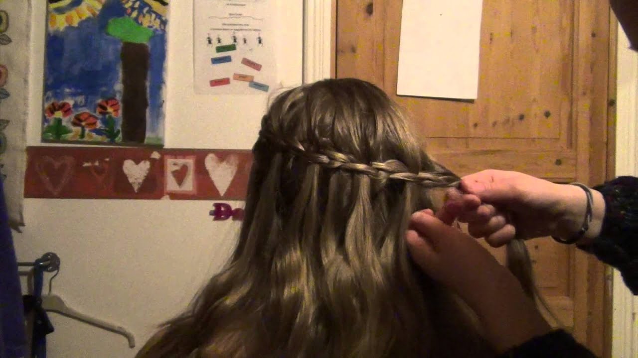 BFFErica Gör en vattenfallsfläta på en kompis. LÄTT!! ROLIGT!!