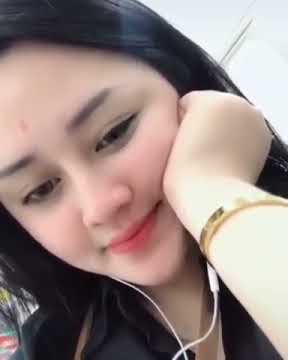 Cewek cantik lagi goyang Lidah, gakuat jangan Nonton!!😄😄