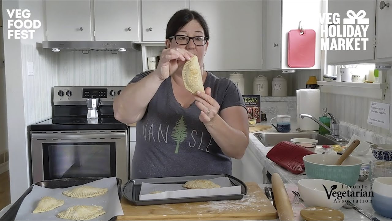 Veg Holiday Market: Apple Cinnamon Hand Pies with Ally Lazare!