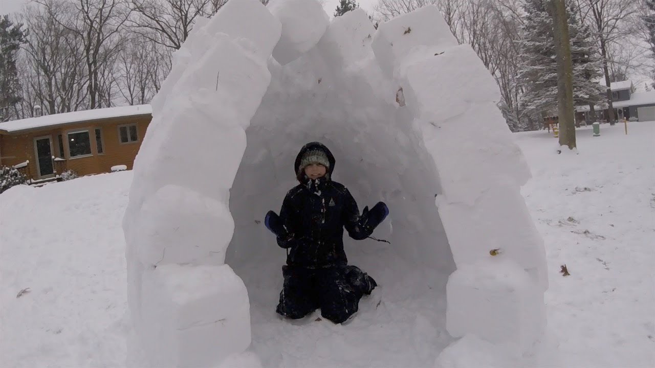 How to build an igloo using an igloo making form 