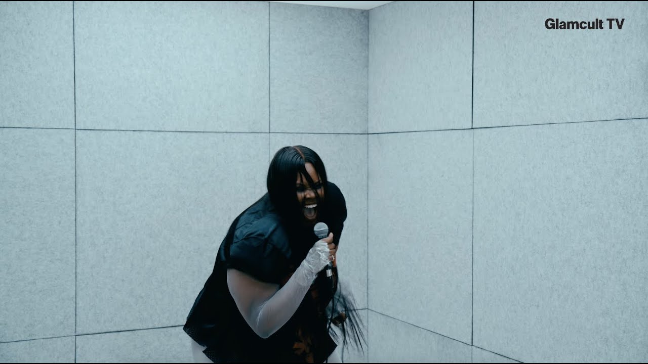 Смотреть «Glamcult TV — Yseult — CUTE» на YouTube Смотреть «Glamcult TV — Yseult — CUTE» на YouTube